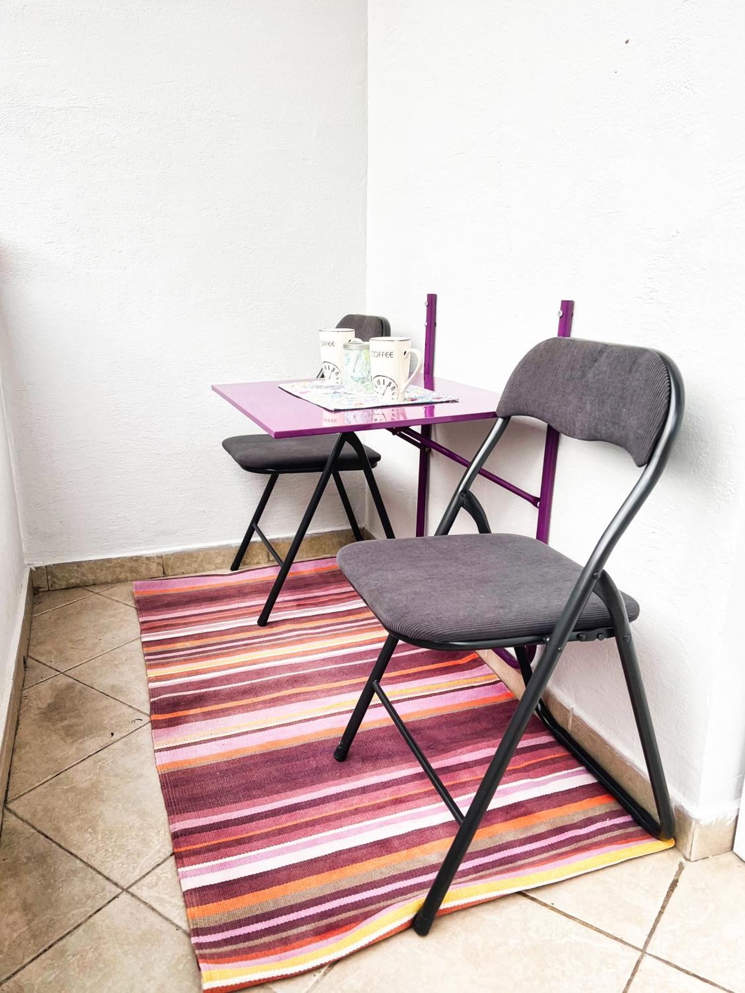 Sunny Central One-Bedroom Apartment Tirana Esterno foto